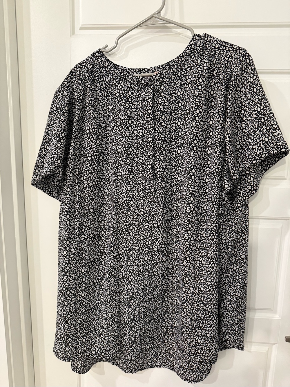 Evri Black and White Print Women’s Short Sleeve Top